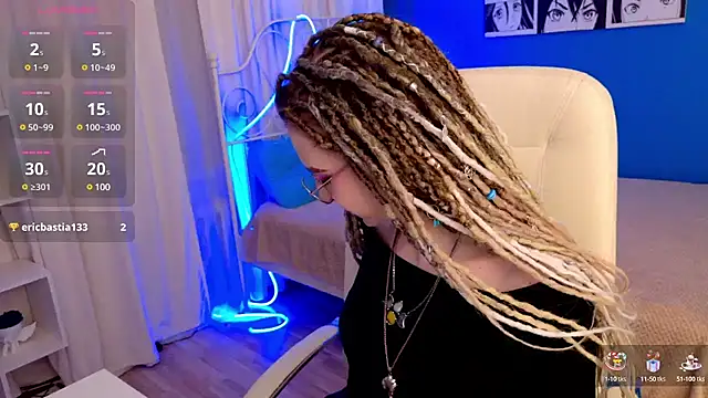 Snapshot of VioletShine chatting on 01.10.25 VioletShine online show from 01.10.25