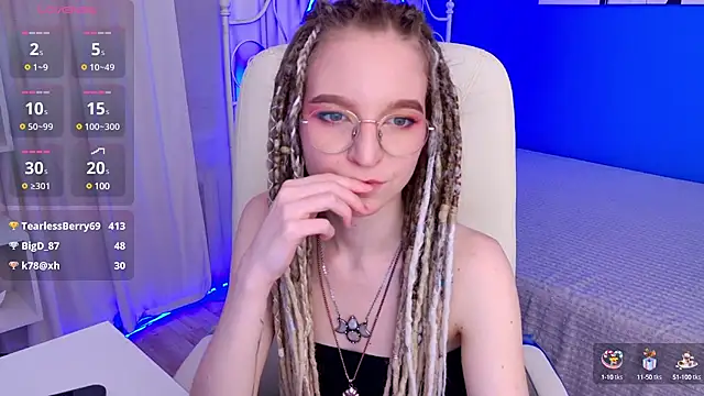 Snapshot of VioletShine chatting on 01.22.25 VioletShine online show from 01.22.25