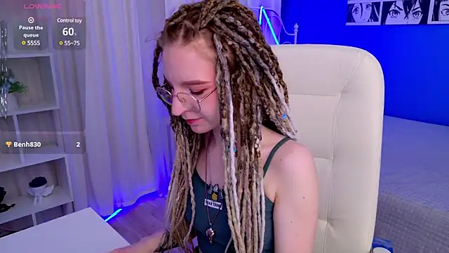 Snapshot of VioletShine chatting on 01.23.25 VioletShine online show from 01.23.25