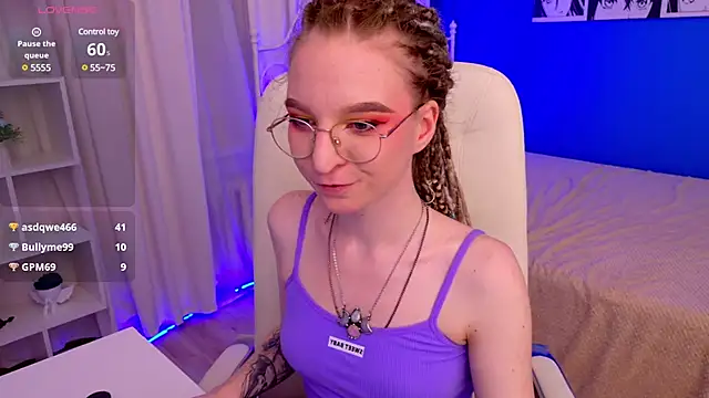 Snapshot of VioletShine chatting on 01.31.25 VioletShine online show from 01.31.25