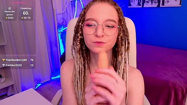 Snapshot of VioletShine chatting on 02.07.25 VioletShine online show from 02.07.25