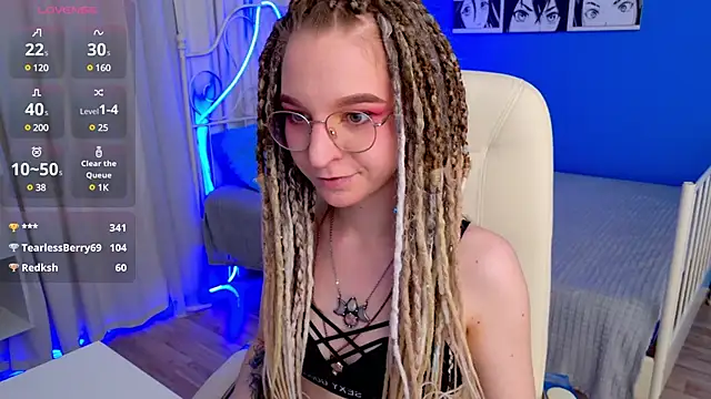 Snapshot of VioletShine chatting on 02.26.25 VioletShine online show from 02.26.25