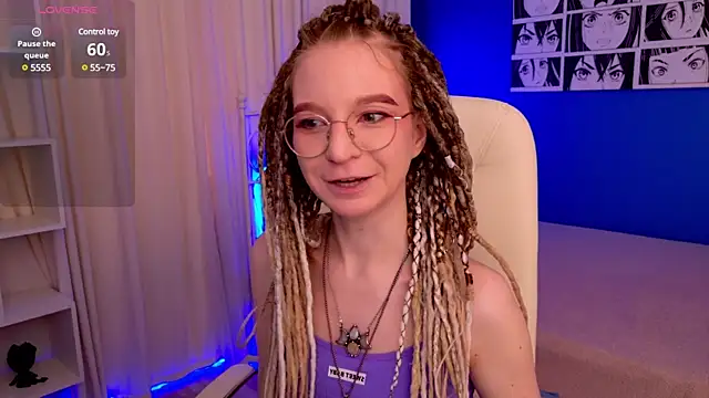 Snapshot of VioletShine chatting on 03.02.25 VioletShine online show from 03.02.25