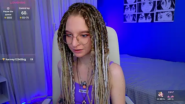 Snapshot of VioletShine chatting on 03.06.25 VioletShine online show from 03.06.25