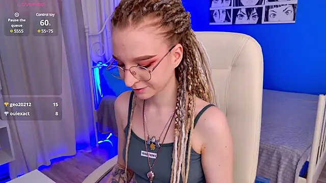 Snapshot of VioletShine chatting on 03.13.25 VioletShine online show from 03.13.25