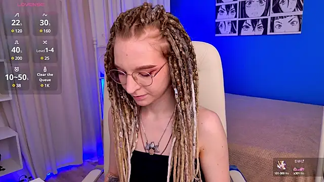 Snapshot of VioletShine chatting on 03.14.25 VioletShine online show from 03.14.25