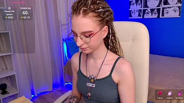 Snapshot of VioletShine chatting on 03.16.25 VioletShine online show from 03.16.25