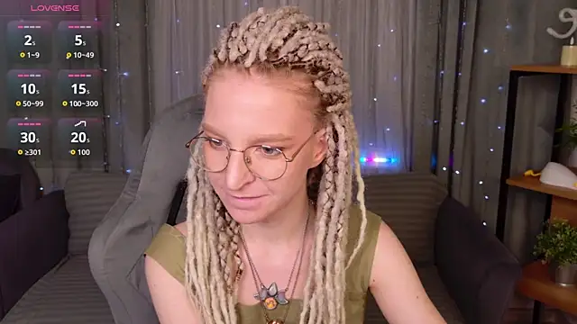 Snapshot of VioletShine chatting on 07.26.26 VioletShine online show from 07.26.26