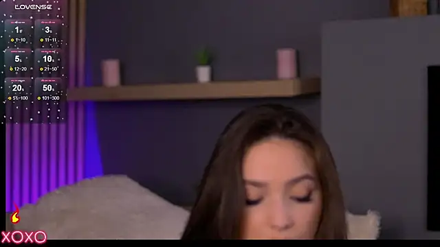 Snapshot of VixenAmour chatting on 02.04.25 VixenAmour online show from 02.04.25