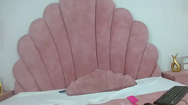 Snapshot of Candy_Bony chatting on 02.08.25 Candy Bony online show from 02.08.25