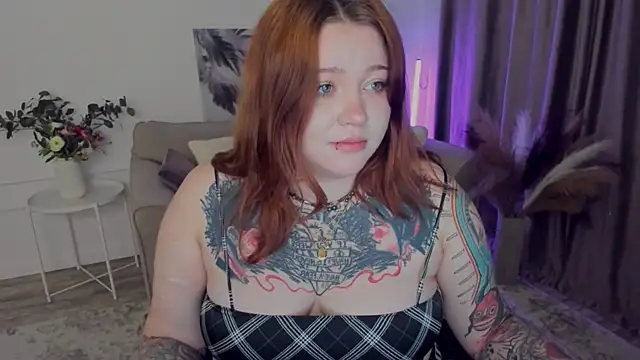 Snapshot of MoonLghte chatting on 09.21.25 MoonLghte online show from 09.21.25