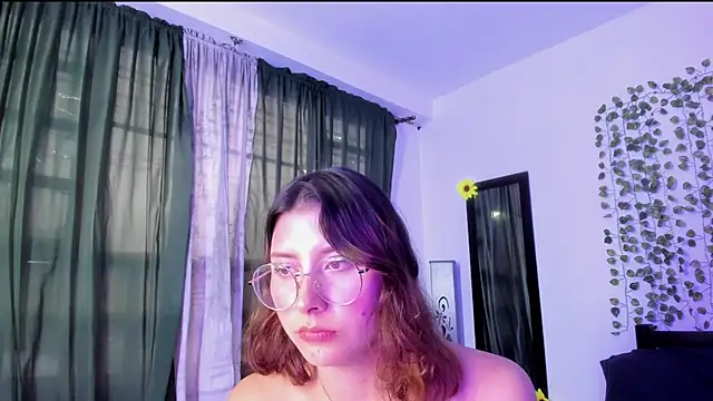 Snapshot of Noellesable chatting on 01.04.25 Noellesable online show from 01.04.25