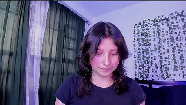 Snapshot of Noellesable chatting on 01.10.25 Noellesable online show from 01.10.25