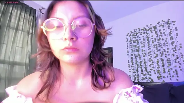 Snapshot of Noellesable chatting on 02.01.25 Noellesable online show from 02.01.25