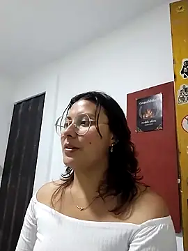 Snapshot of Noellesable chatting on 02.21.25 Noellesable online show from 02.21.25