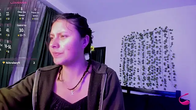 Snapshot of Noellesable chatting on 03.04.25 Noellesable online show from 03.04.25