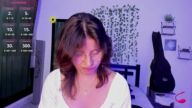 Snapshot of Noellesable chatting on 03.07.25 Noellesable online show from 03.07.25