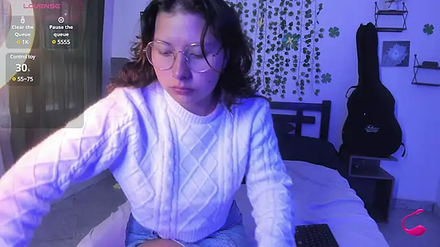 Snapshot of Noellesable chatting on 03.20.25 Noellesable online show from 03.20.25
