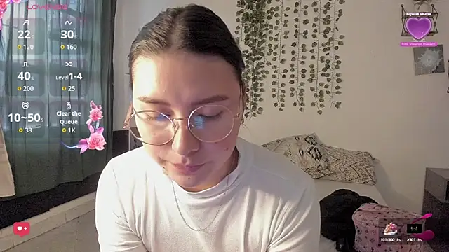 Snapshot of Noellesable chatting on 09.16.25 Noellesable online show from 09.16.25