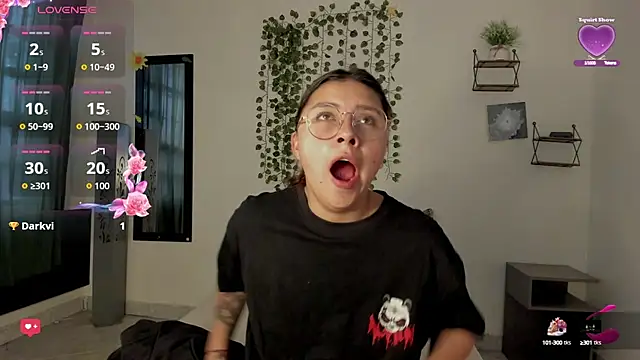 Snapshot of Noellesable chatting on 09.17.25 Noellesable online show from 09.17.25