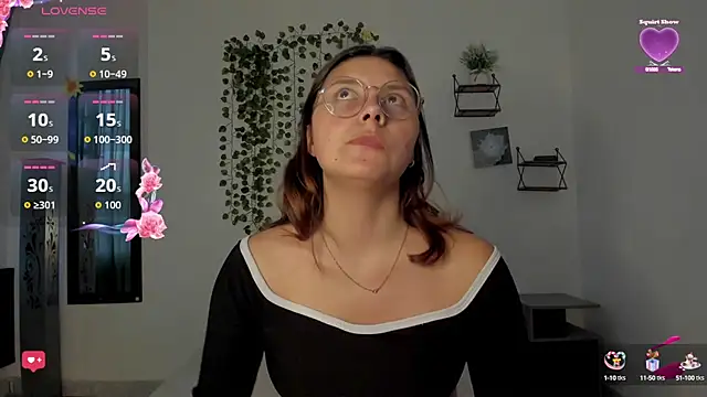 Snapshot of Noellesable chatting on 09.18.25 Noellesable online show from 09.18.25