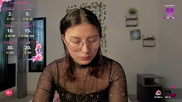 Snapshot of Noellesable chatting on 09.20.25 Noellesable online show from 09.20.25