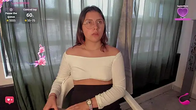 Snapshot of Noellesable chatting on 09.23.25 Noellesable online show from 09.23.25