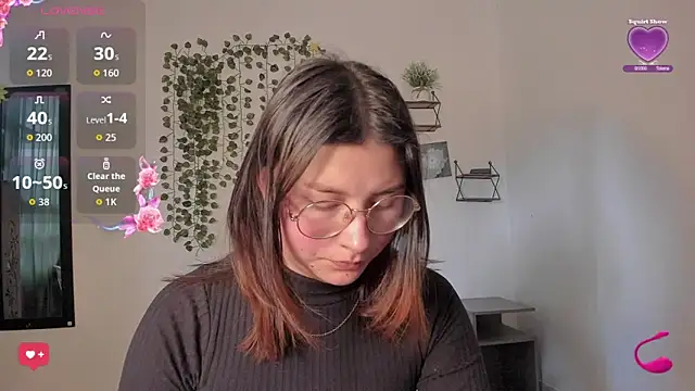 Snapshot of Noellesable chatting on 09.26.25 Noellesable online show from 09.26.25