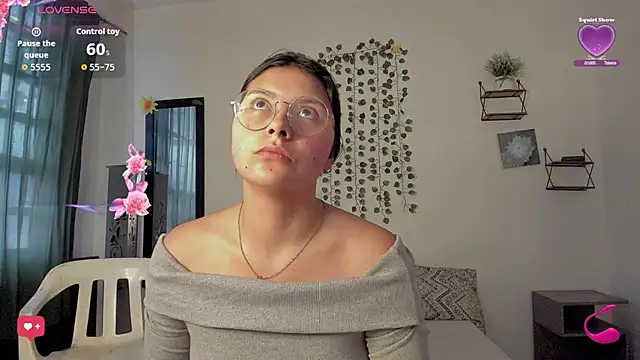 Snapshot of Noellesable chatting on 09.29.25 Noellesable online show from 09.29.25