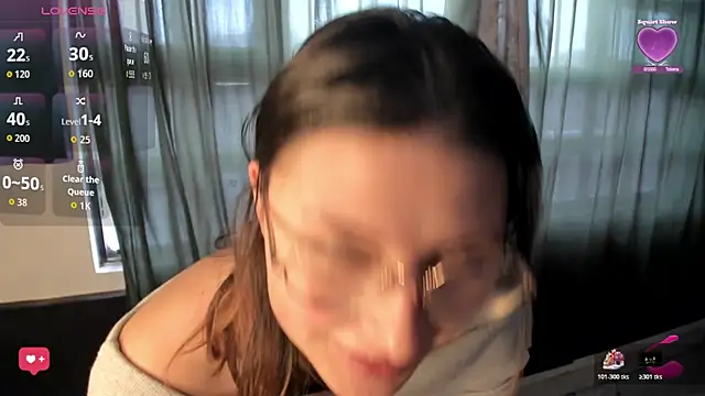 Snapshot of Noellesable chatting on 10.28.25 Noellesable online show from 10.28.25