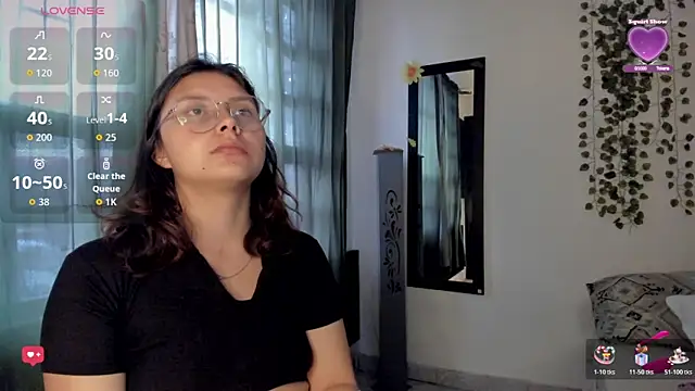 Snapshot of Noellesable chatting on 10.30.25 Noellesable online show from 10.30.25