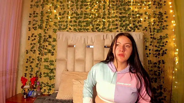 Snapshot of jenifer__power10 chatting on 12.23.24 jenifer  power10 online show from 12.23.24