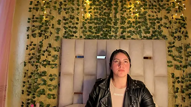 Snapshot of jenifer__power10 chatting on 01.02.25 jenifer  power10 online show from 01.02.25