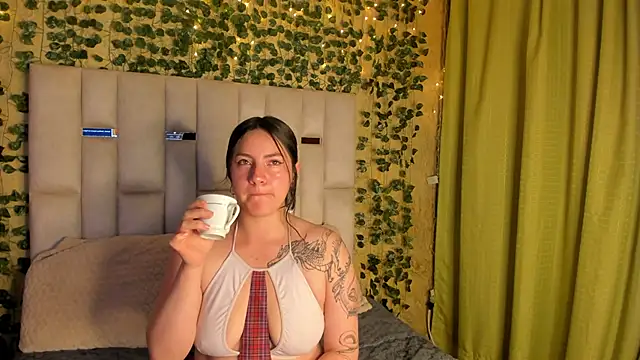 Snapshot of jenifer__power10 chatting on 02.12.25 jenifer  power10 online show from 02.12.25