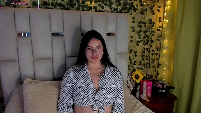 Snapshot of jenifer__power10 chatting on 03.21.25 jenifer  power10 online show from 03.21.25