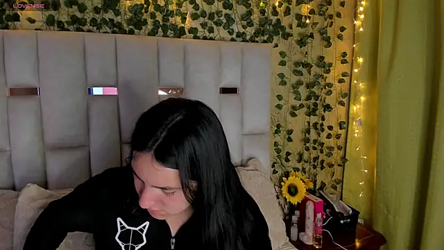 Snapshot of jenifer__power10 chatting on 03.22.25 jenifer  power10 online show from 03.22.25