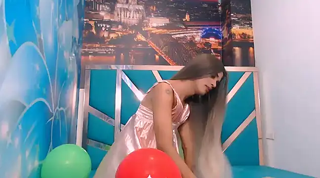 Snapshot of Luna_and_valery chatting on 12.06.24 Luna and valery online show from 12.06.24