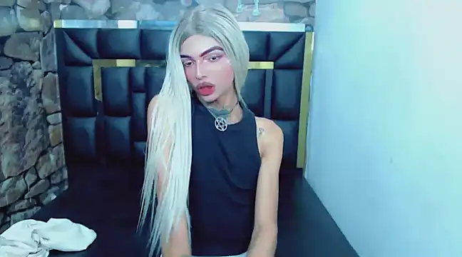 Snapshot of Luna_and_valery chatting on 12.28.24 Luna and valery online show from 12.28.24