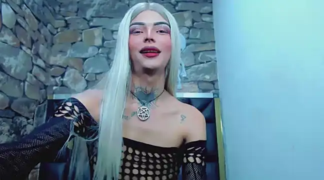 Snapshot of Luna_and_valery chatting on 01.08.25 Luna and valery online show from 01.08.25