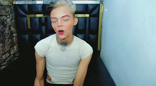 Snapshot of Luna_and_valery chatting on 02.04.25 Luna and valery online show from 02.04.25