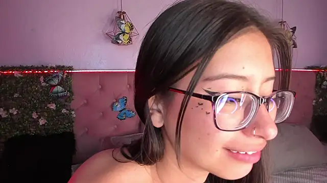 Snapshot of Anastasia_Whitee chatting on 12.21.24 Anastasia Whitee online show from 12.21.24