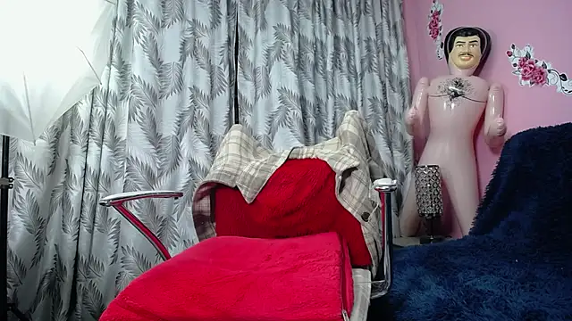 Snapshot of Kate_Laurence_ chatting on 12.14.24 Kate Laurence online show from 12.14.24