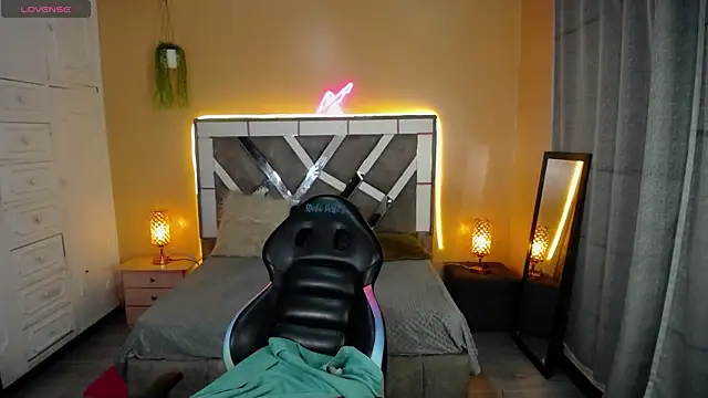 Snapshot of Kate_Laurence_ chatting on 01.03.25 Kate Laurence online show from 01.03.25