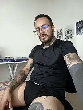 Snapshot of Nicky_smith__ chatting on 12.12.24 Nicky smith online show from 12.12.24