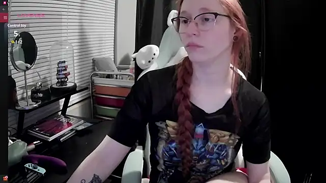 LilyFoxxx online show from 02.26.25