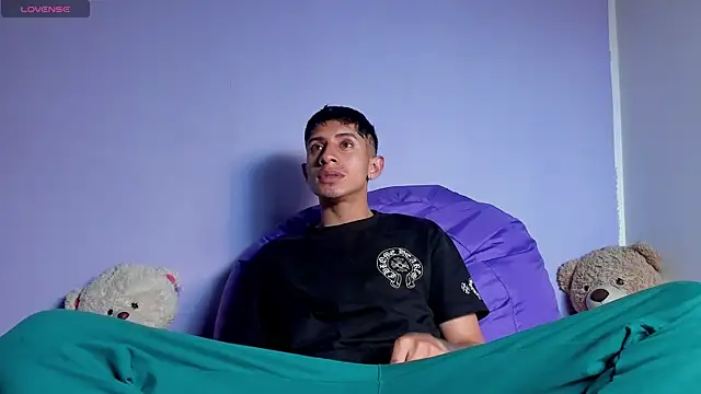 Snapshot of BIG_cockpether chatting on 10.11.25 BIG cockpether online show from 10.11.25