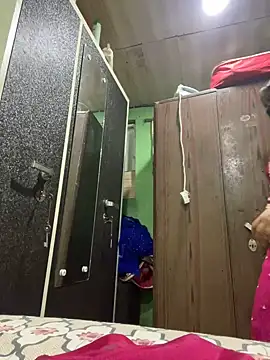 Black Glow online show from 01.12.25