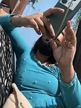 Black Glow online show from 02.09.25