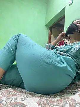 Black Glow online show from 03.10.25