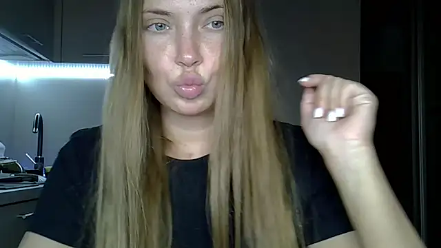 Lucky Anna online show from 12.18.25